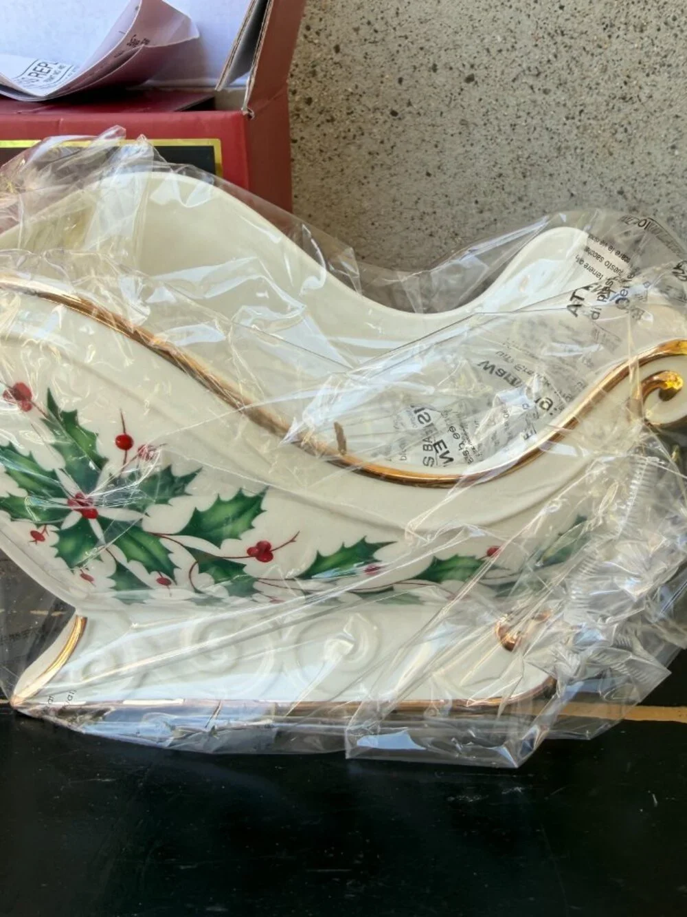 NIB VINTAGE LENOX HOLIDAY ARCHIVE SLEIGH DISH W/ HOLLY BERRIES 5.7
